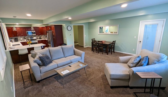 Entire guest house: walk to CMU, close to casino!
