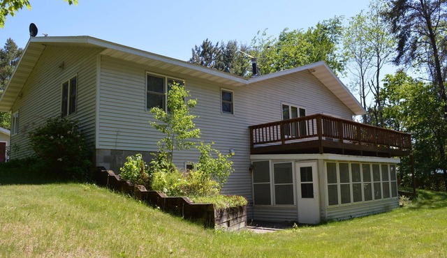 ESCAPE AT THE LAKE, relax and enjoy your stay in this immaculate LAKE HOME!