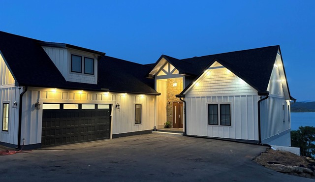 Exclusive Lakefront Retreat - Spacious 5 bdr house in Dandridge on Douglas Lake in Dandridge