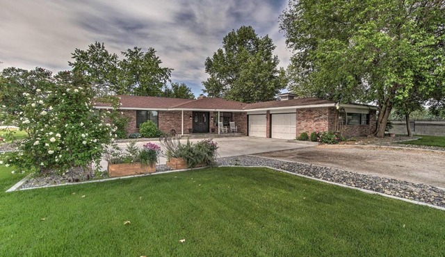 Expansive Pasco Escape with Sauna Pets Welcome in Pasco