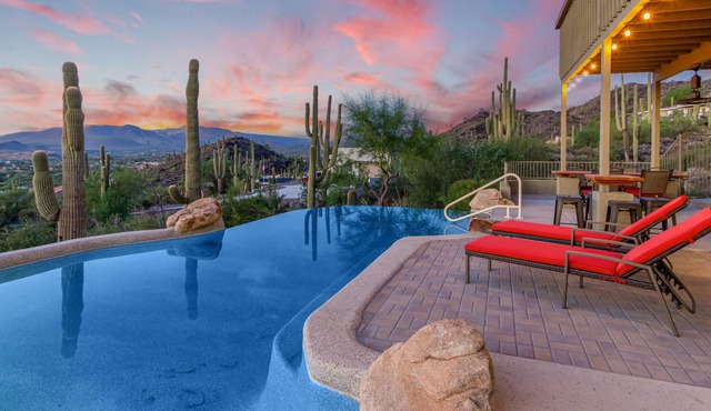 Experience Black Mountain Bliss: A Mountainside Retreat! Monthly bookings