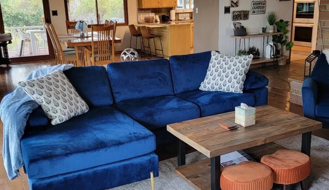 Experience Luxury: 3000 Sq. Ft. Retreat with Private Dog Park near Yosemite! in Oakhurst
