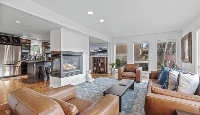 Experience the Best of SLC in This Urban Retreat!1/2 Block from Temple Square