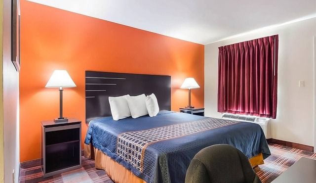 Explore Atlanta from Stylish Mableton Getaway! Free Parking!