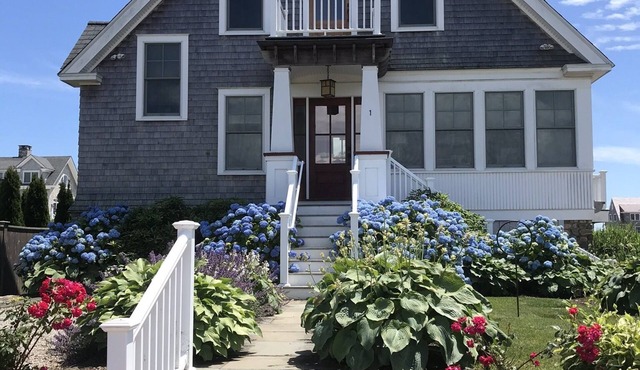 Fabulous waterfront property, 3 bed/3 bath, walk to beach.