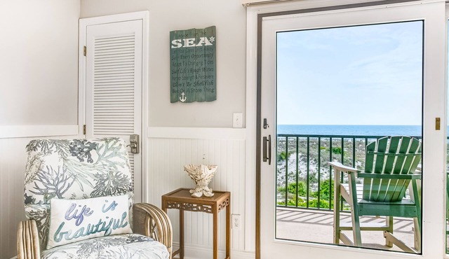 Family-friendly Beach Escape W/Water Views, Shared Pool, Private Balcony & Wifi