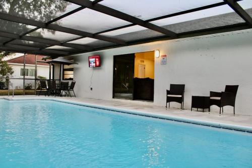 family Spacious Heated Pool Home 5 Min To Weeki Wachee
