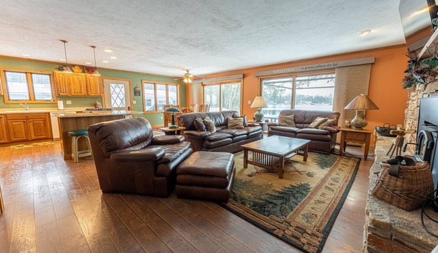 Farmer Lake Lodge: Water Sports, Snowmobile Trails, and the Ultimate Lakefront Escape