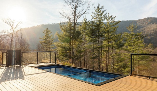 Fawn Hill Cabin: Cozy Log Cabin in Phoenicia w/Year-Round Pool