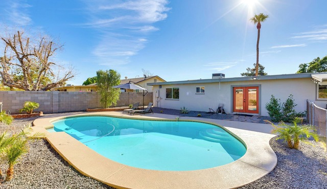 Fenced Pool & Yard! Glendale Family Home