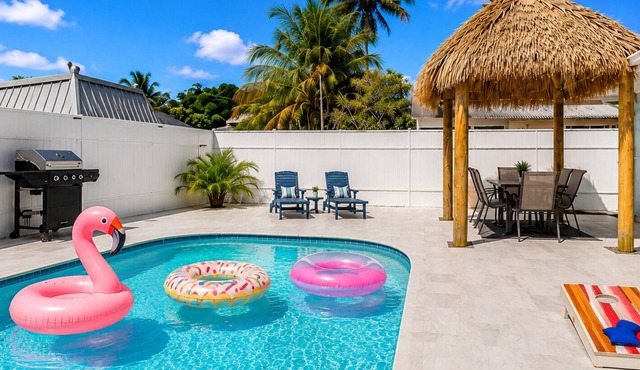 MAJOR INTERNATIONAL SPORTING EVENT Perfect Pool Oasis w/Tiki Bar Near Hard Rock Casino