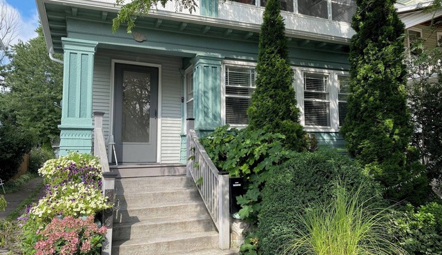 FIRST FLOOR FLAT FOR BUSINESS OR PLEASURE