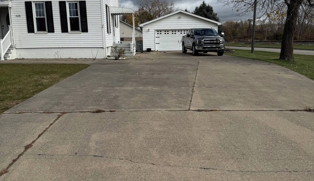 Fisherman's Paradise in Monroe. 30' Garage. Recently Updated.