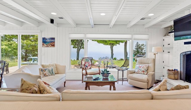 Fletcher Cottage | Direct Lake Michigan Access & Beach Vibes