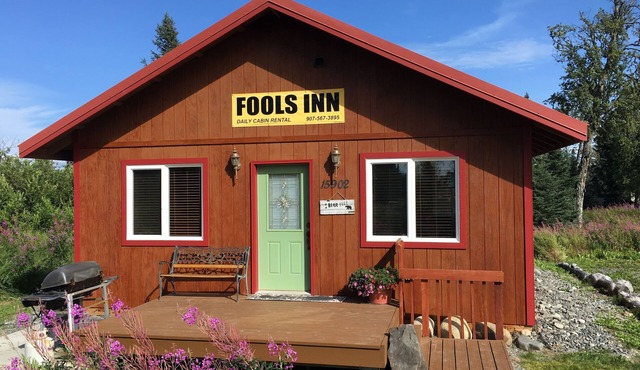 "Fool's Inn" Cabin Next Door To Fishing Fool Charters in Ninilchik