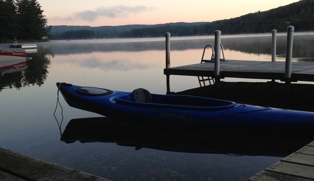 Four Bedroom Lake House in Monterey with private dock - Dog Friendly