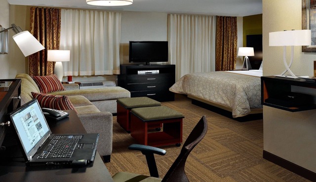 Free Breakfast Buffet & Pool Access Included. Great Location!