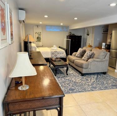 Fresh Meadow Studio in Utopia