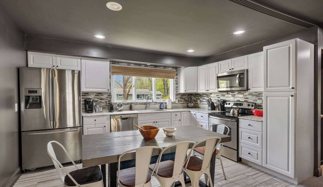 Freshly-Updated Cozy 5BR/2BA Serene Retreat!