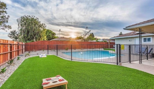 Fresno State 4BR/2BA+Private Pool +Game Room+ Gym!