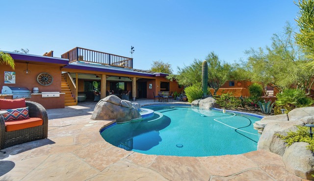 'Full Circle Ranch' w/Mtn Views in Cave Creek!
