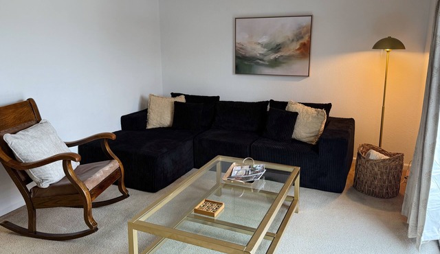 Fully furnished 2-bedroom apartment in Sullivan