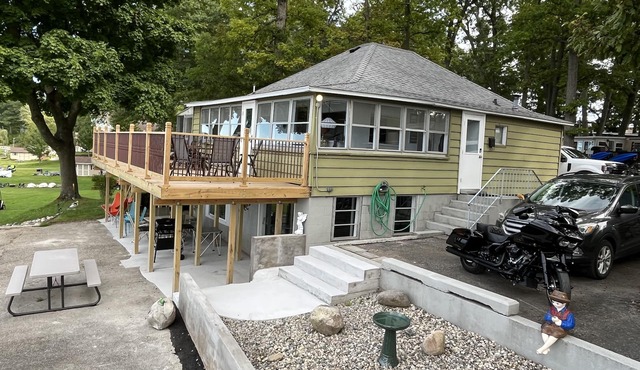 Fully furnished cabin overlooking scenic Wabasis Lake