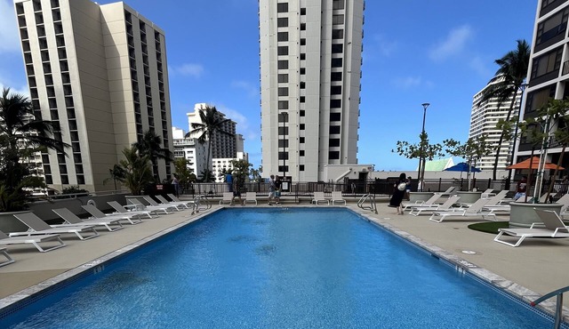Fully Remodelled View Condo with Free Parking, Pool, Hottub, Sauna, Tennis Court