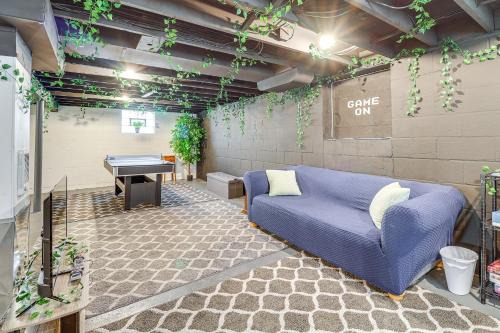 Game Room & Fire Pit: West Mifflin Home!