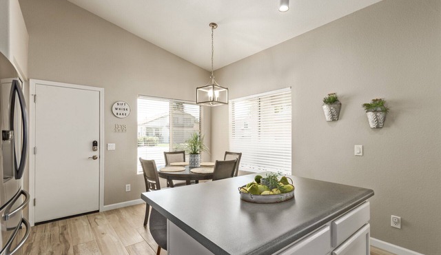 Gilbert Luxury Remodel ~ EV Charger, 1-Level Comfort, Family & Pet-Friendly