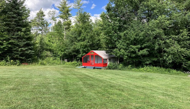 GLAMP SUZANNE: CANVAS CABIN ON PRETTY ADIRONDACK FARM OFFERS PRIVACY AND VIEWS