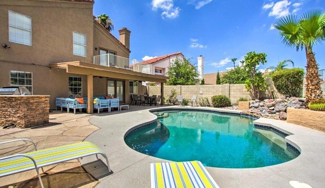 Glendale Home on Golf Course Backyard Oasis