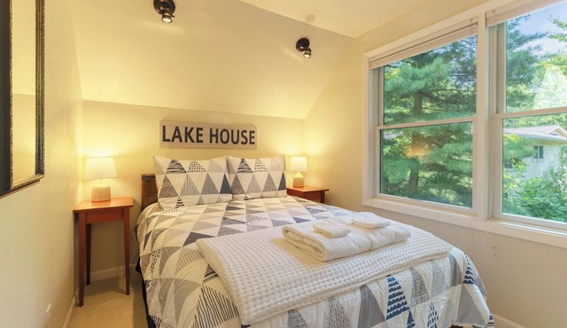 Glennwood Cottage! Coastal woodsy charm with association beach access