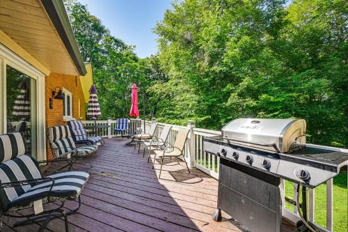 Golf Course Views & Games Galore - Vine Grove Gem!