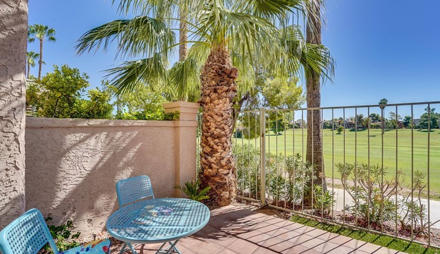 Golf View Resort Like Living in Heart of Old Town - 2 Bd + Den, 2 Ba, garage!
