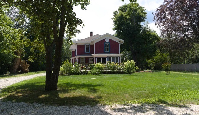 Gorgeous Historical 6 bdrm House close to vineyards and breweries,