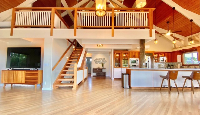 Gorgeous Home Across from Beach - 5 BR + Opt. Cottage/4 Bath/AC