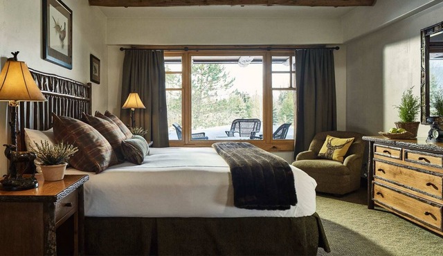 Gorgeous Lake Placid resort close to downtown, skiing, and more