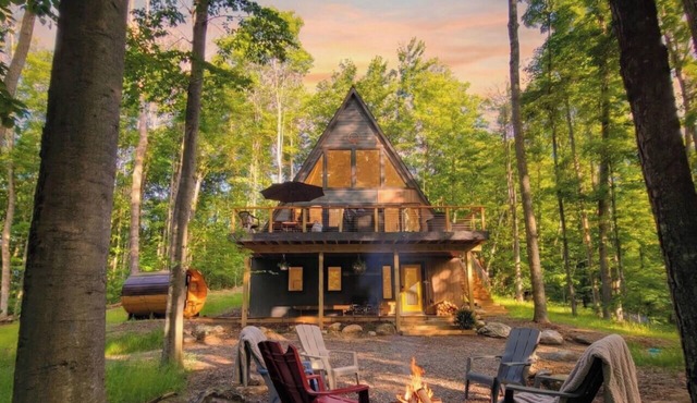 Gorgeous New A-Frame w/Sauna & Gameroom - Minutes to Pools, Golf and Skiing