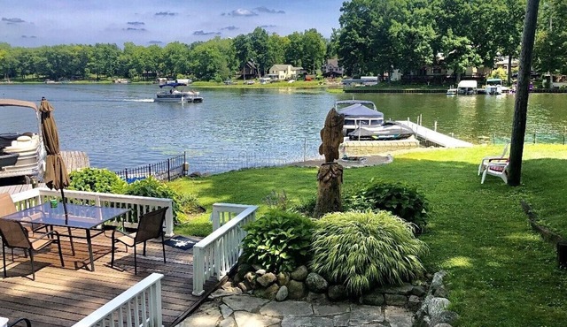 Gorgeous “pottery barn”Lake House located on 3 lakes with Sandy beach