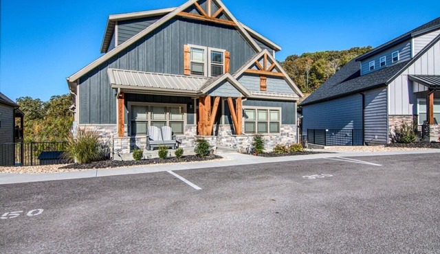 Gorgeous Table Rock Lake View! Hot Tub, Pool!