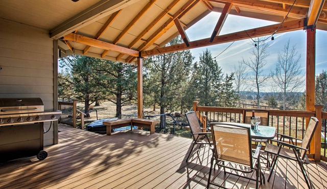 Grand Cabin w/Hot Tub & Views - 3 Miles to Hiking