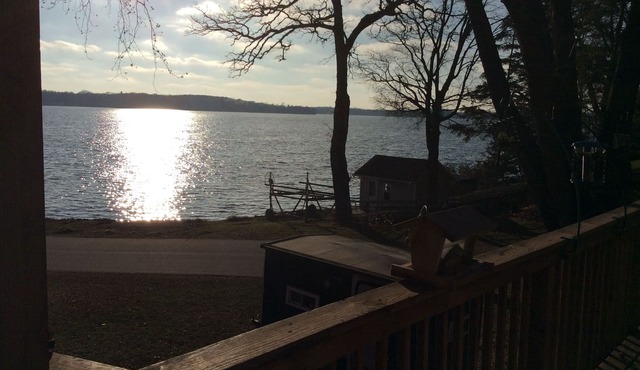 Great fishing. Large one bedroom, two baths, Beautiful view of lake independence