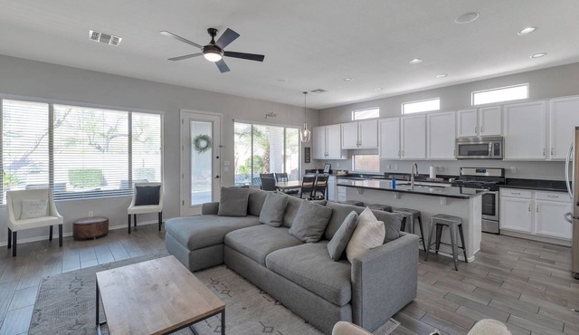 Great Location w/Private Heated Pool, Near Hiking/Golfing/Shopping/Dining & Mayo Clinic + FREE GOLF