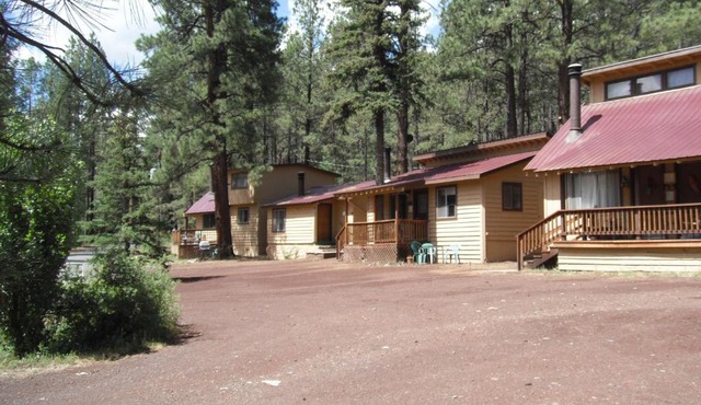 Greer Point Trails End Cabins in Greer
