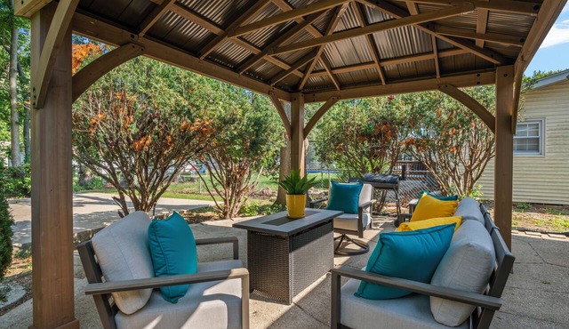 Group Getaway 5BR/2BA Lake Springfield Sleeps 14 Fire Pit & BBQ
