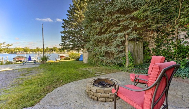 Hamilton Lakefront Retreat Central Location!