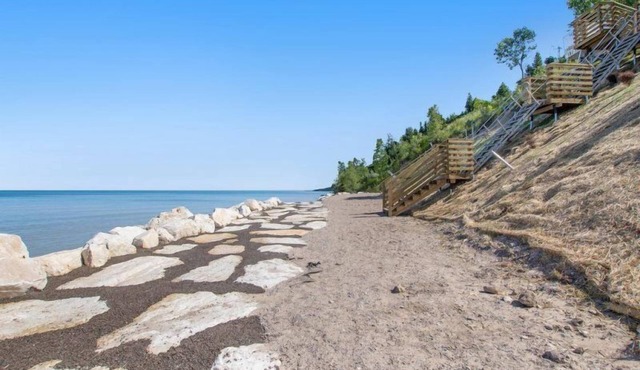 Happy Landings - Coastal home with tram and stairs to beach access!