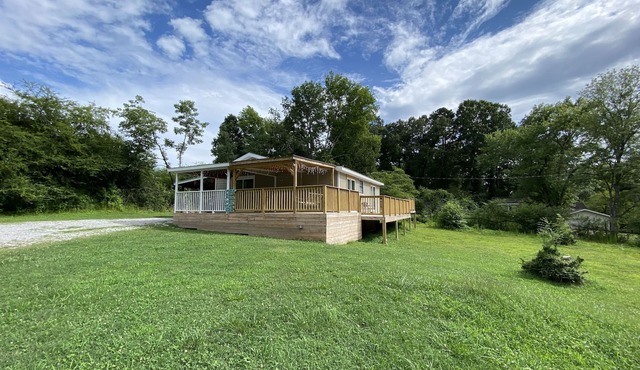Harrison Bay Hideaway: Cozy home, walk to Harrison Bay State Park, Golf, Lake