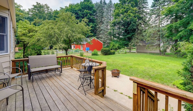 Hart Haven w/Cozy Fireplace, Deck & Grill!